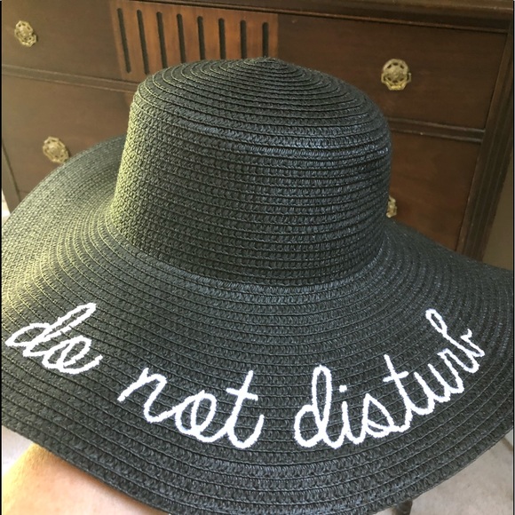 Accessories - Statement straw hat ! NEW without tags !